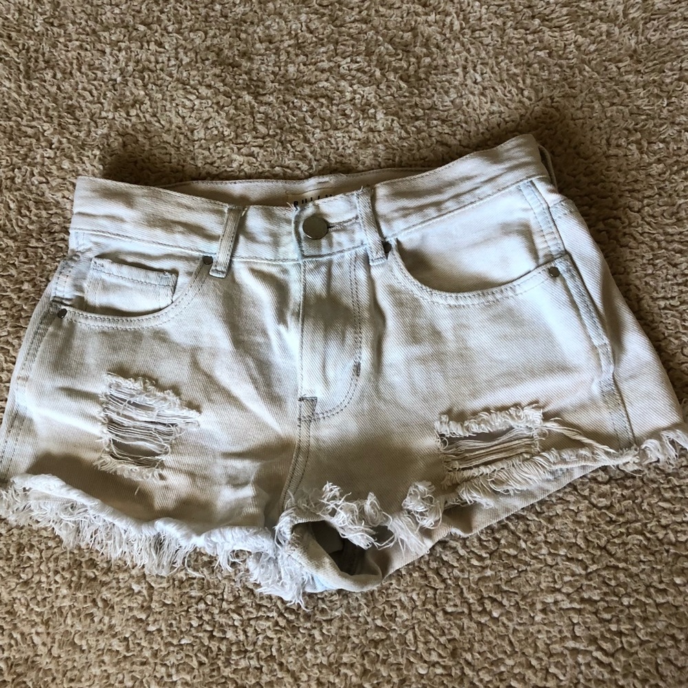 Off white short shots